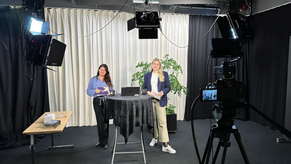 Helene og Sandra i studio