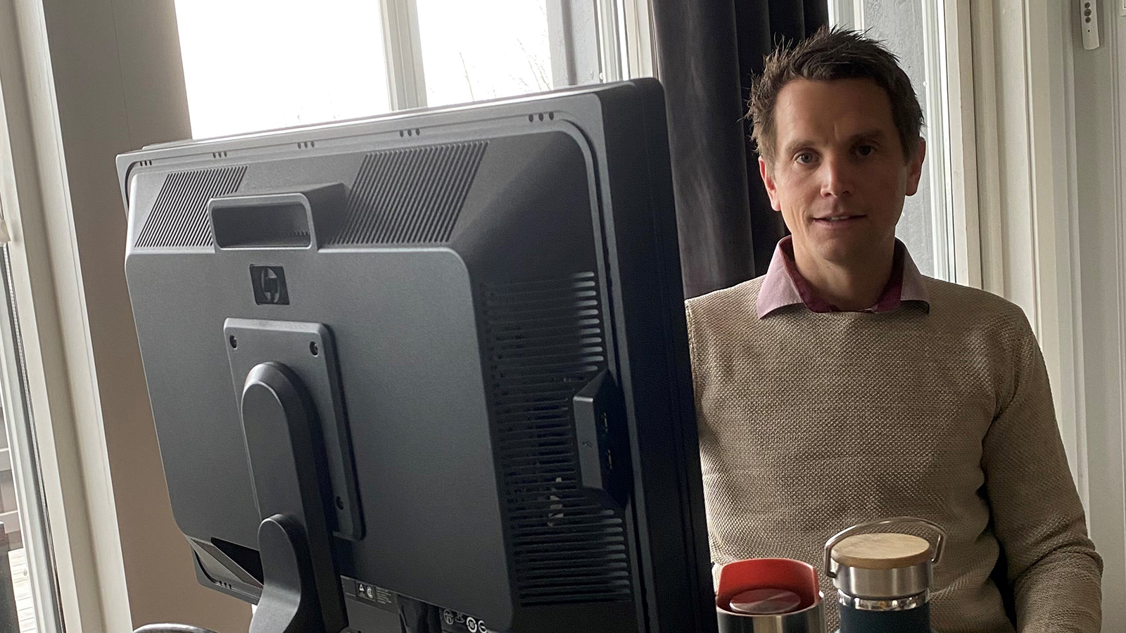Mats Hjørnevik, markedssjef i Frydenbø Marine AS på hjemmekontor